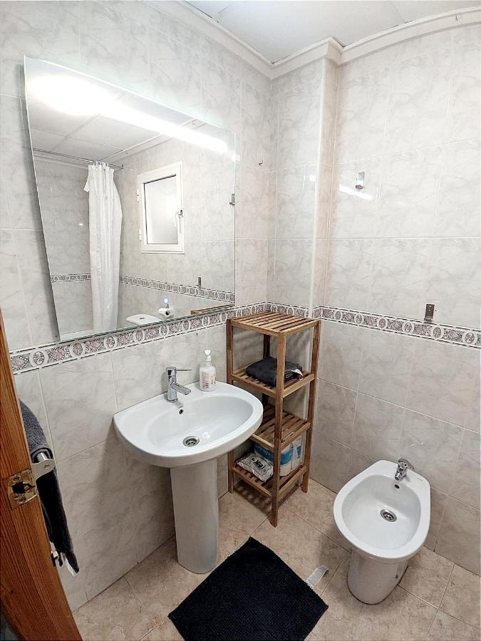 Modern Apartment 3Mins Walk To Playa Del Cura Beach 또레비에하 외부 사진